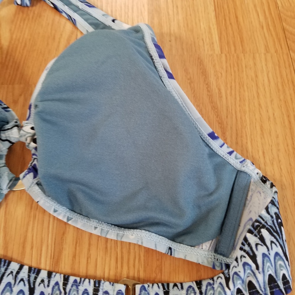 🎉HP🎉 NWT Blue Wavey Stripe Bikini Top Metal Ring - Picture 7 of 8